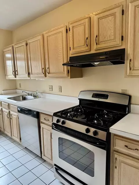 2552 Madison Rd, Cincinnati, OH 45208