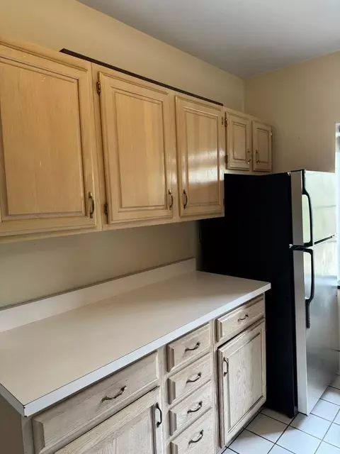 2552 Madison Rd, Cincinnati, OH 45208