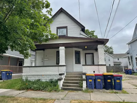 652 Chatham St NW, Grand Rapids, MI 49504