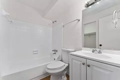 1220 NW 12th St, Gainesville, FL 32601