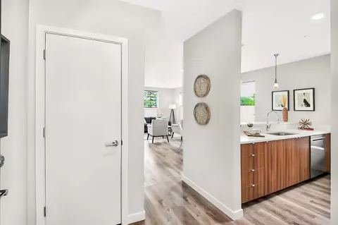5681 NE Glisan St, Portland, OR 97213