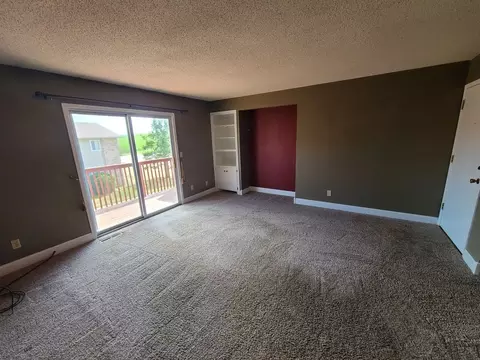 4932 Dubois Dr, Waterloo, IA 50701