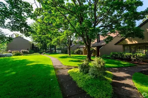 1800 Cal Young Rd, Eugene, OR 97401