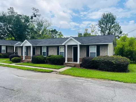 47 Robinson St, Newnan, GA 30263