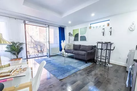 809 9th Ave, New York, NY 10019