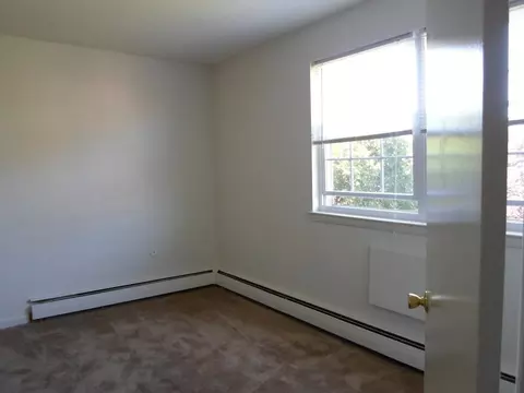 345 E County Line Rd, Warminster, PA 18974