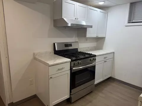 226 S Lucas St, Iowa City, IA 52240