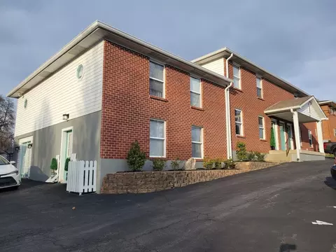 124 Topfield Rd, Louisville, KY 40229