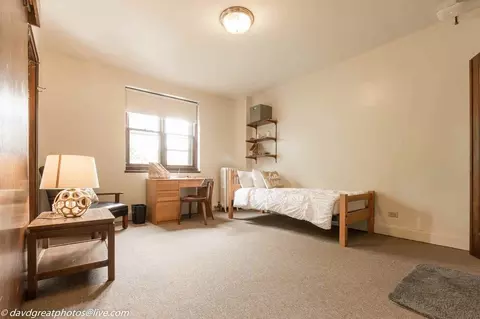 5748 S Blackstone Ave, Chicago, IL 60637