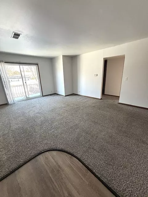 733 747 Russell Rd, Waterloo, IA 50701