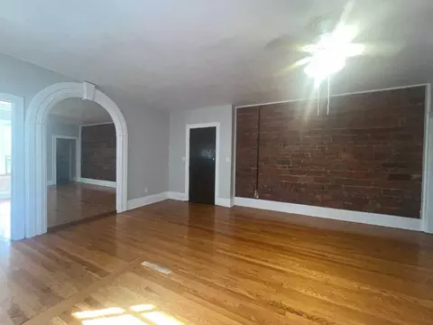 12479 Cedar Rd, Cleveland Heights, OH 44106