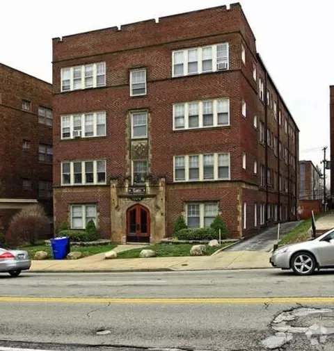 12479 Cedar Rd, Cleveland Heights, OH 44106