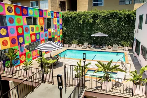 954 Palm Ave, West Hollywood, CA 90069