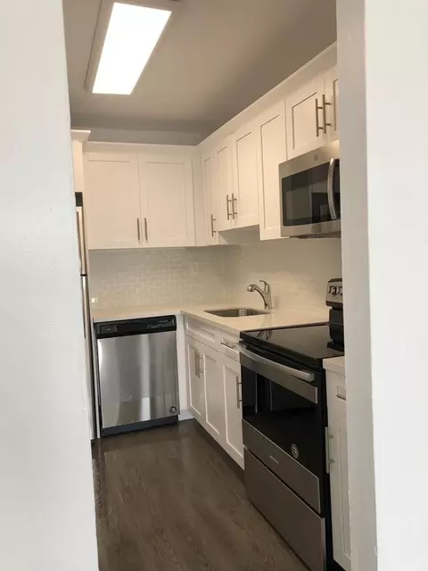 220 SW 17th Ct, Miami, FL 33135