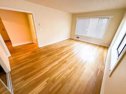 5241 15th Ave NE, Seattle, WA 98105
