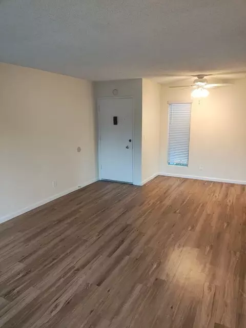 1933 Hornblend St, San Diego, CA 92109