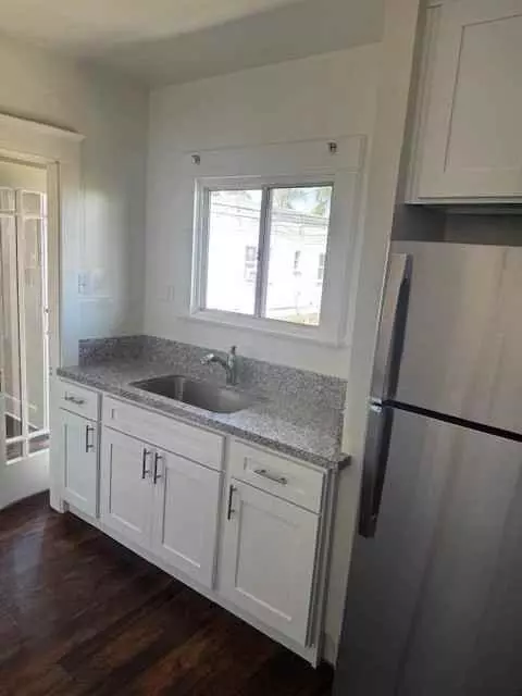 520 E 17th St, Long Beach, CA 90813 photo 3