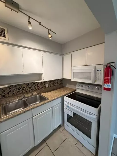 3050 Belden Street Units 1-14, Jacksonville, FL 32207