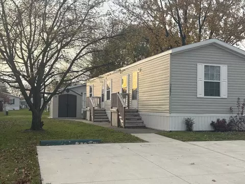 52897 N Yorktown Ct, Chesterfield, MI 48051