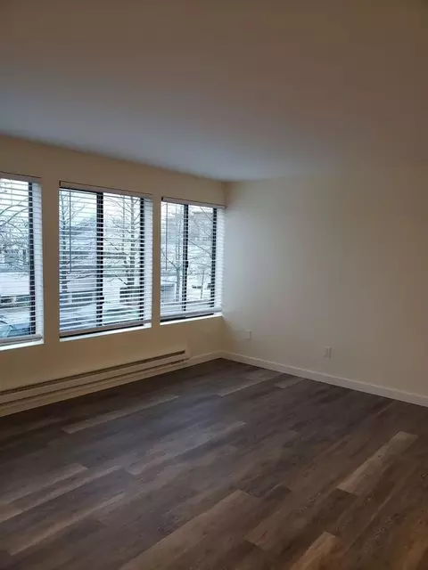 9800 5th Ave NE, Seattle, WA 98115
