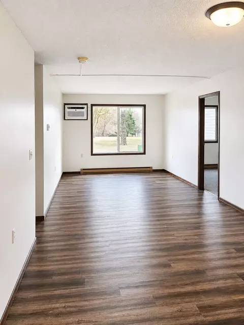 808 Hills Ave, Jackson, MN 56143