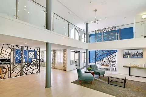 2450 Aurora Ave N, Seattle, WA 98109
