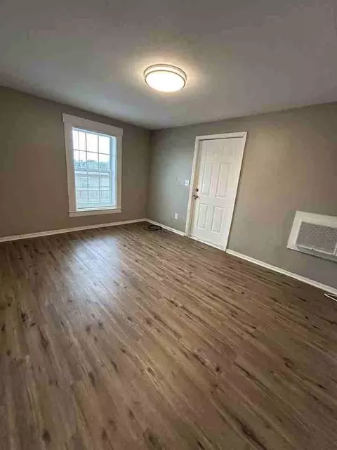 1409 S Broadway St, Pittsburg, KS 66762