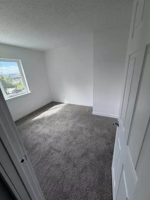 1419 NW Carden Ave, Pendleton, OR 97801 photo 3