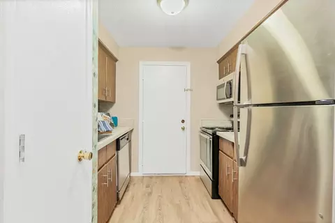 37 Courtney St, Fall River, MA 02720 photo 5