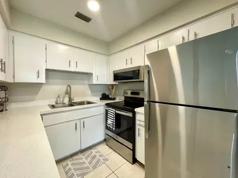 425 S 9th St, Leesburg, FL 34748