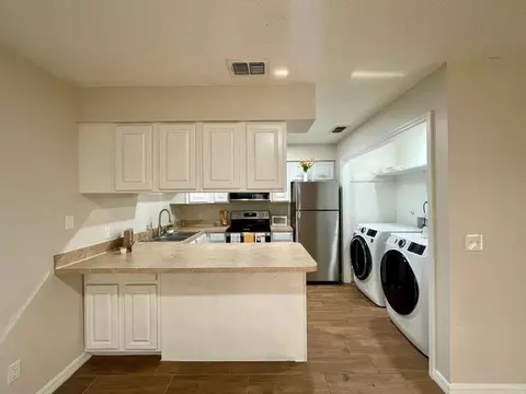 425 S 9th St, Leesburg, FL 34748