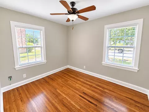 4327 Southern Pkwy, Louisville, KY 40214