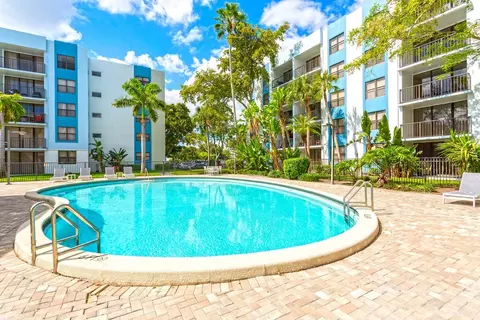 1490 NE 123rd St, North Miami, FL 33161 photo 2