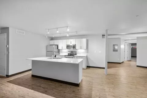 660 E 5th St, Des Moines, IA 50309