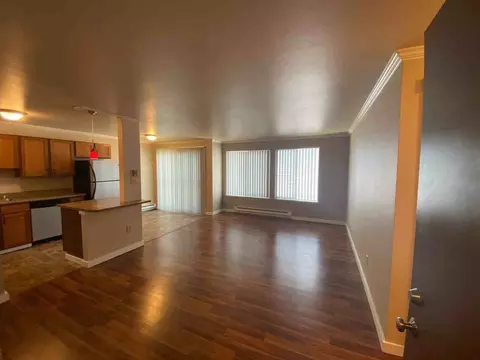 1121 N 91st St, Seattle, WA 98103