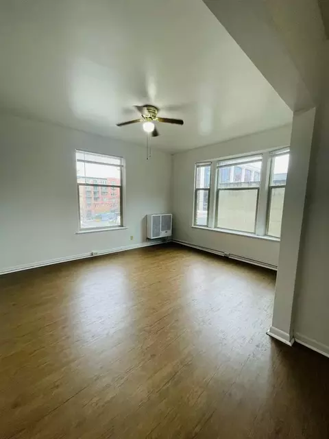 107 1st Ave N, Seattle, WA 98109