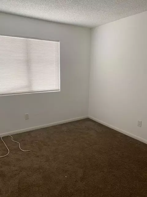 347 S Maple Ave, Rialto, CA 92376 photo 4
