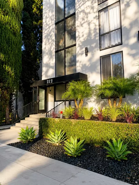 212 S Arnaz Dr, Beverly Hills, CA 90211