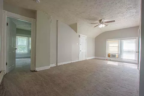 6704 Binney St, Omaha, NE 68104