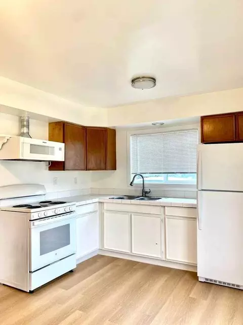2001 SE Oak Grove Blvd, Oak Grove, OR 97267