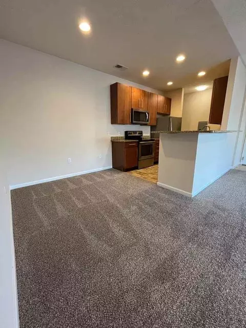 Hillsborough Dr, Omaha, NE 68164