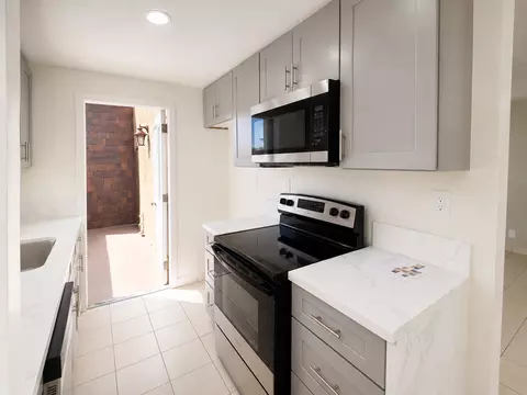 810 N Minter St, Santa Ana, CA 92701