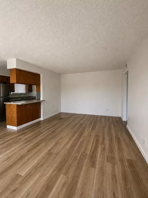 1405 White Ln, Bakersfield, CA 93307