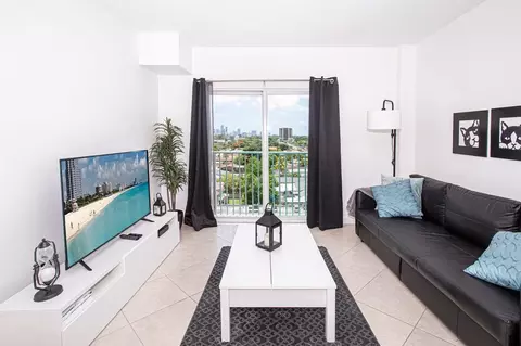 Sw 32nd Ct, Miami, FL 33145