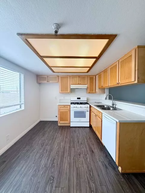 4057 W 130th St, Hawthorne, CA 90250