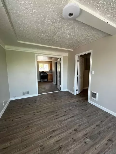 6026 NE Ainsworth St, Portland, OR 97218