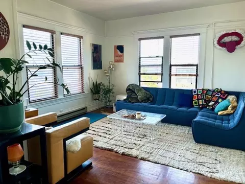 203 Bellevue Ave E, Seattle, WA 98102