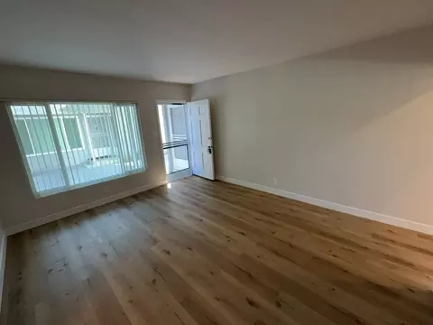 267 W Elm Ave, Burbank, CA 91502 photo 2