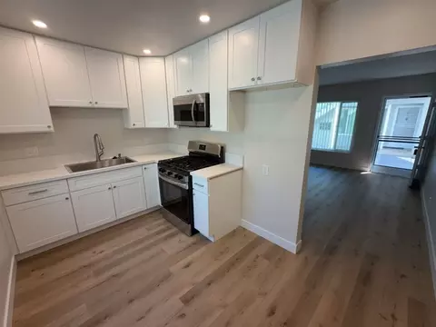 267 W Elm Ave, Burbank, CA 91502 photo 5
