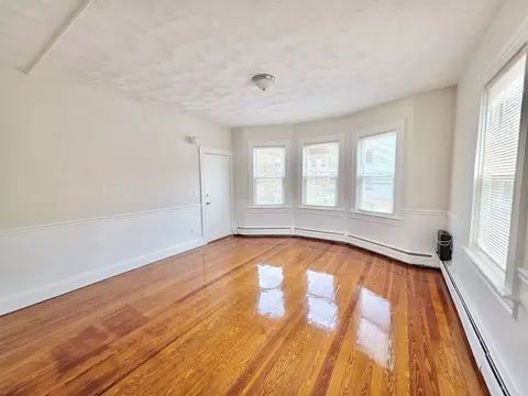 524 Charles St, Providence, RI 02904